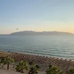 Seafront Balcony Apartmán