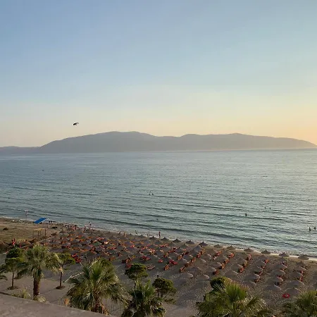Seafront Balcony Apartmán