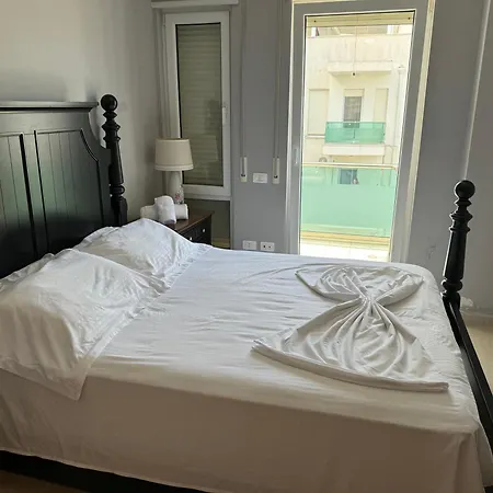 Seafront Balcony Apartmán