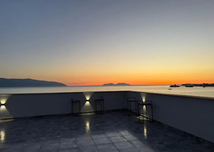 Seafront Balcony 公寓