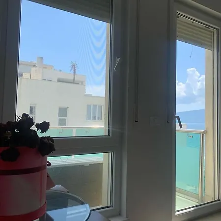 Apartment Lovely And Spacious 2-bed In Great Location Vlore